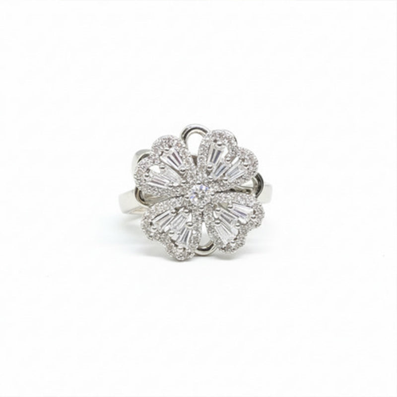 Spinning four-leaf clover ring