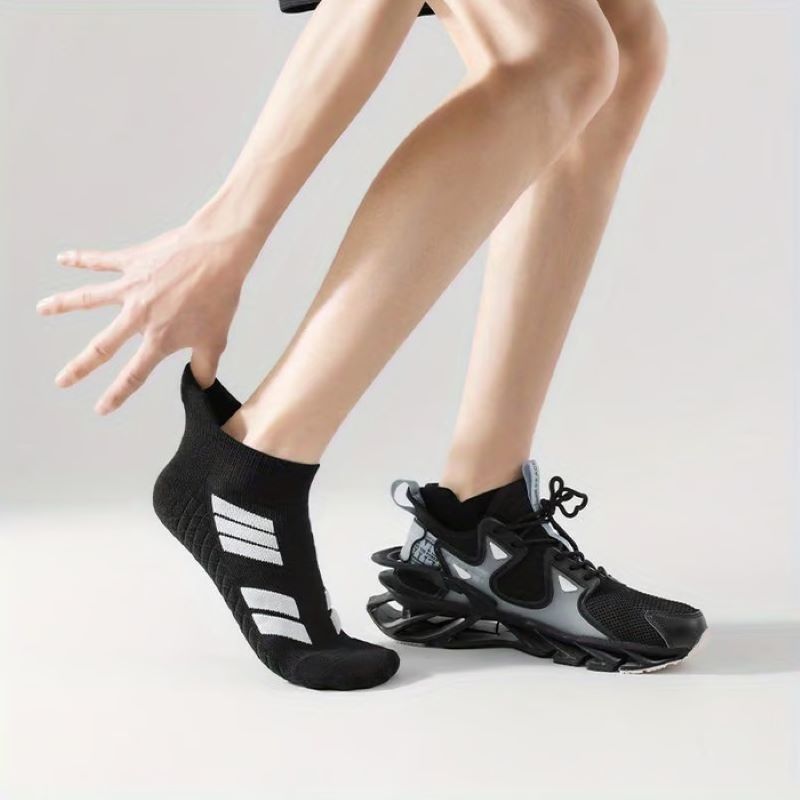 Men's low-top breathable sweat-wicking sports socks