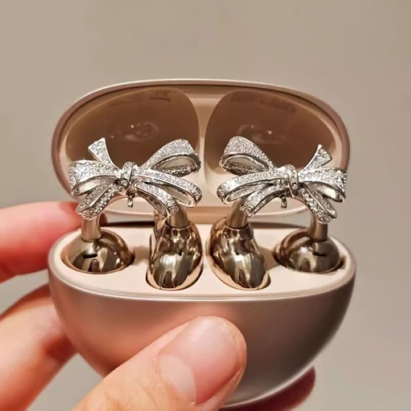 💥💥Bluetooth wireless headphones and decorations