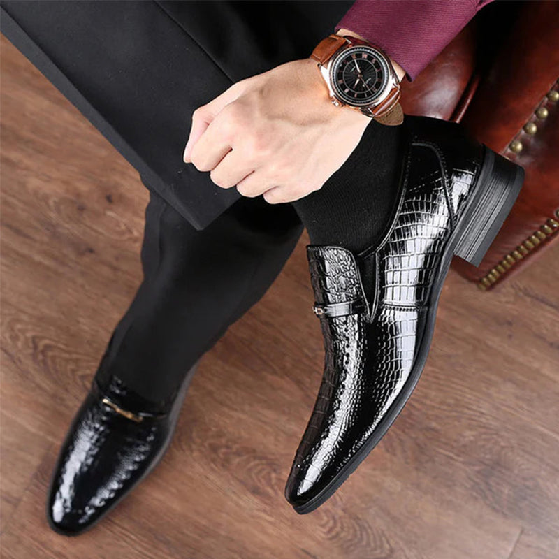 Comfortable and luxurious men's leather shoes