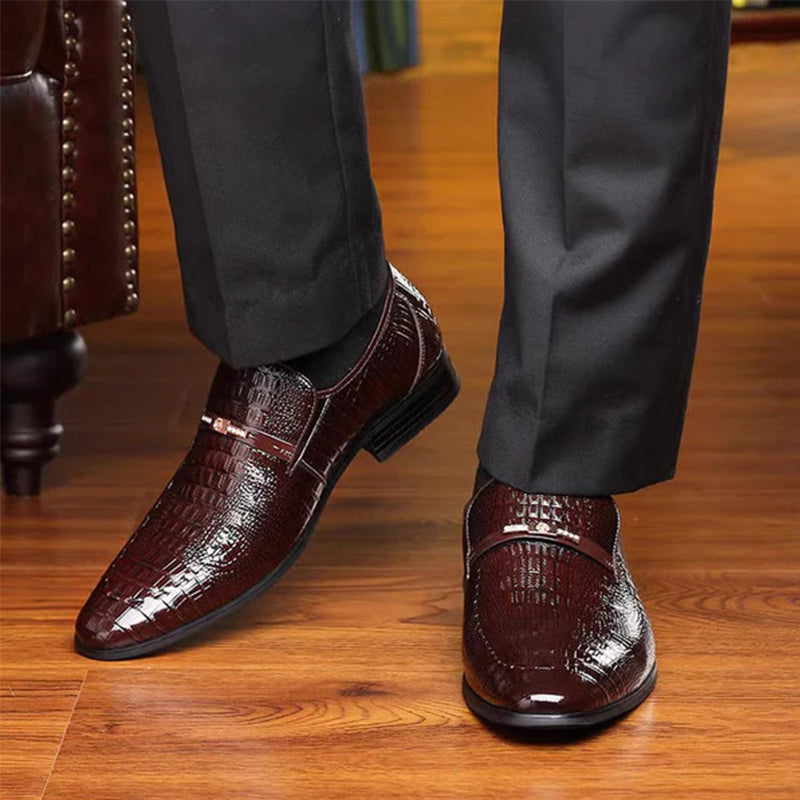 Comfortable and luxurious men's leather shoes