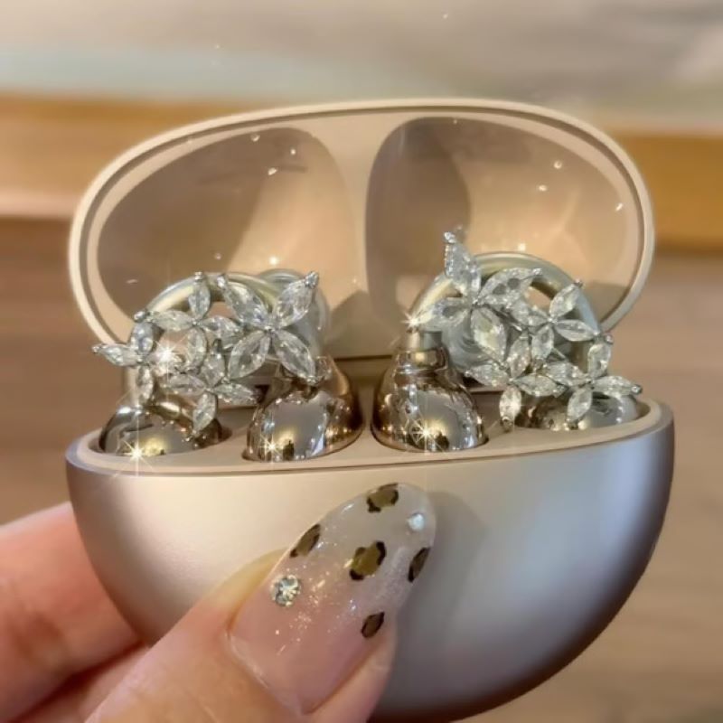 💥💥Bluetooth wireless headphones and decorations