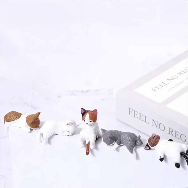 Miniature desktop animal figurine set