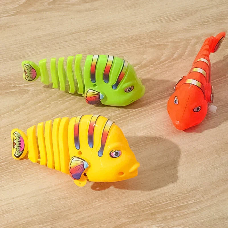 Kugel and Swinging Cartoon Fish Toys（Random Color）