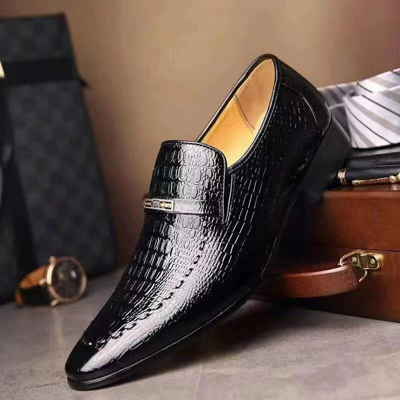Comfortable and luxurious men's leather shoes