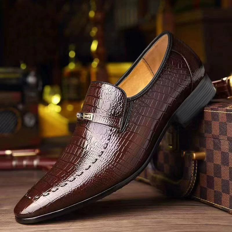 Comfortable and luxurious men's leather shoes