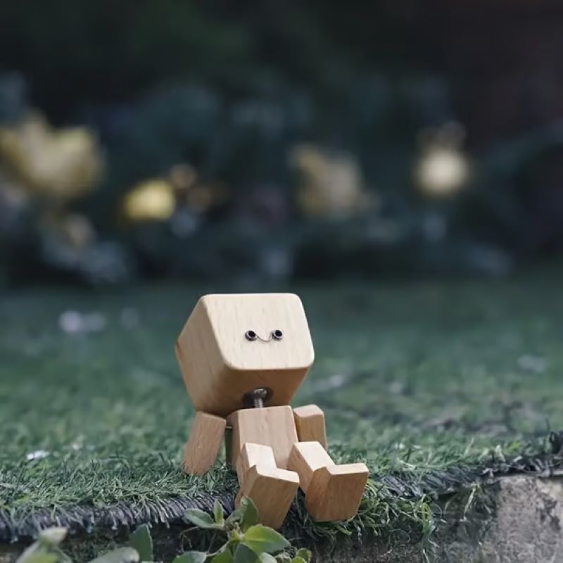 Wooden puppet ornaments with changing expressions