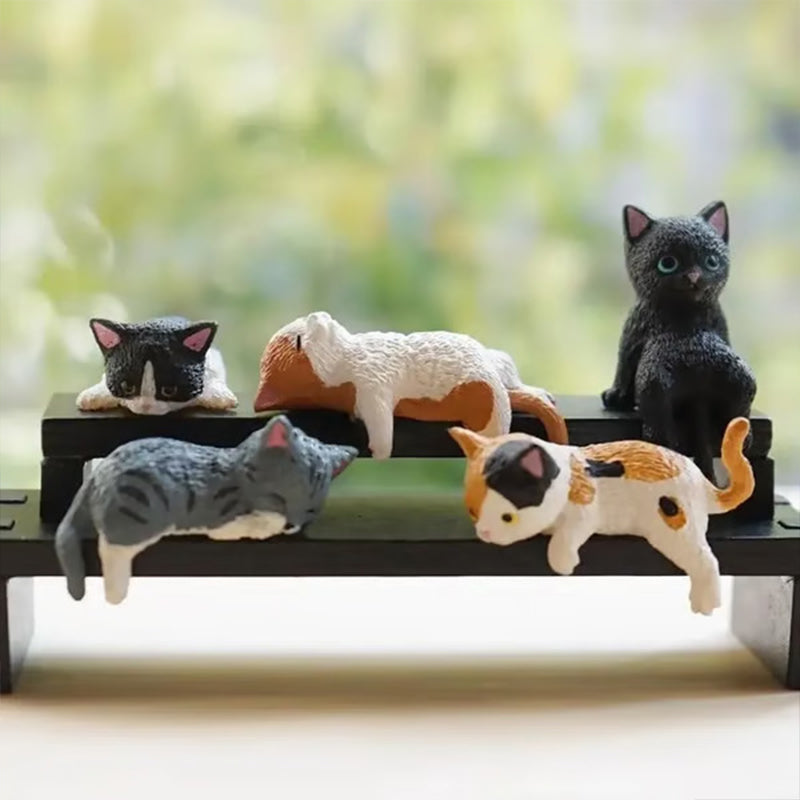Miniature desktop animal figurine set