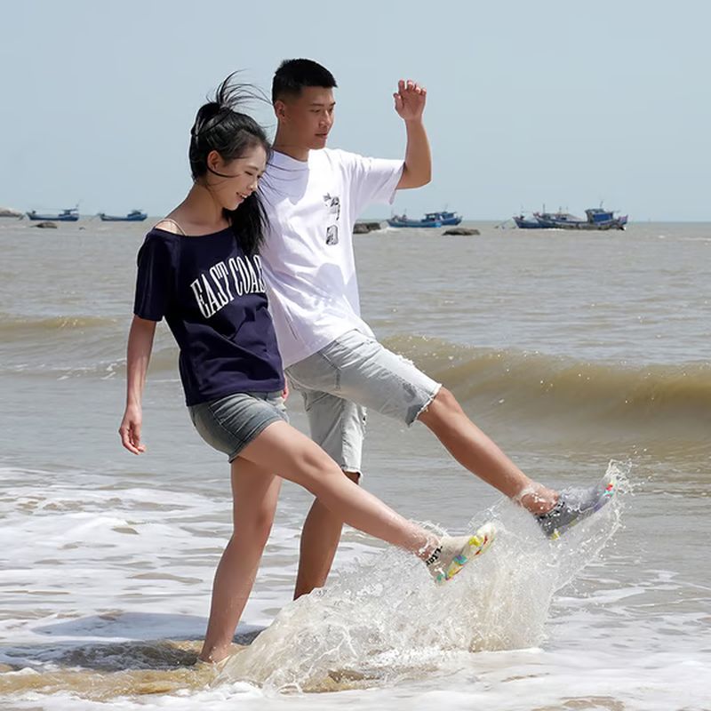 Water and land anti-cut and anti-stab quick-drying sports shoes