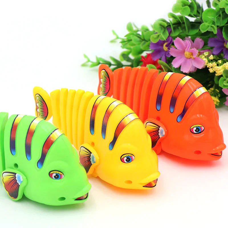 Kugel and Swinging Cartoon Fish Toys（Random Color）