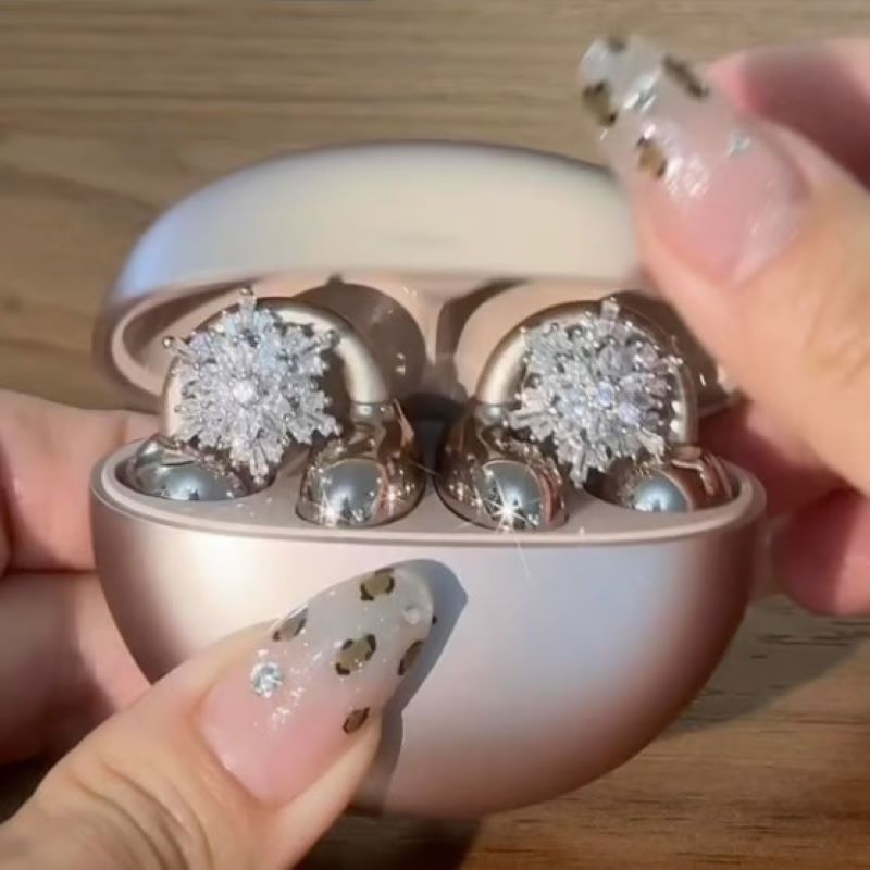 💥💥Bluetooth wireless headphones and decorations