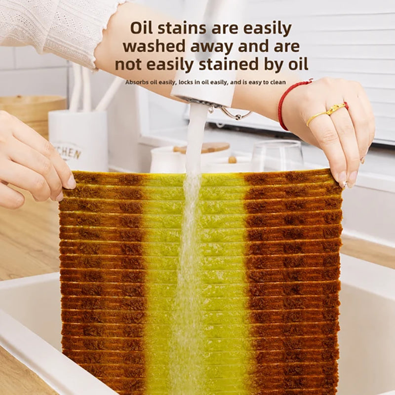 Reusable microfiber cleaning cloth roll