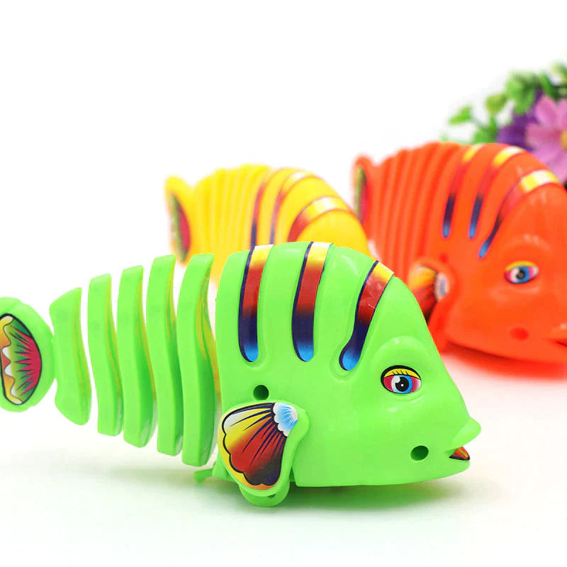 Kugel and Swinging Cartoon Fish Toys（Random Color）