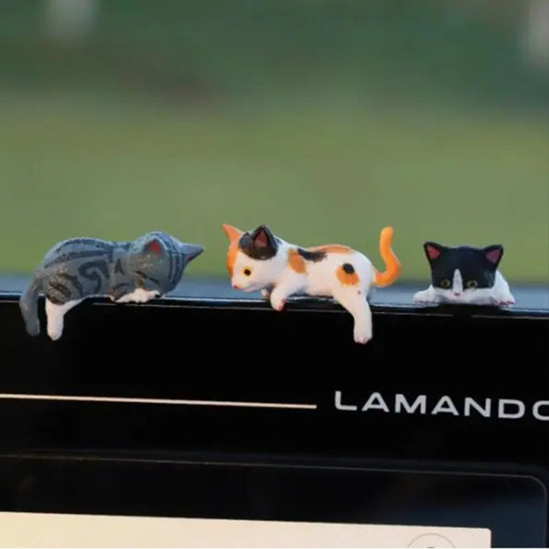 Miniature desktop animal figurine set