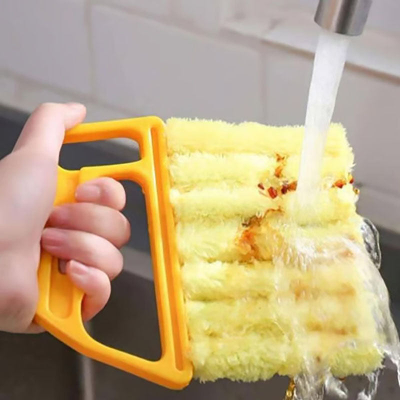 Multi-purpose cleaning brush - suitable for blinds and tracks