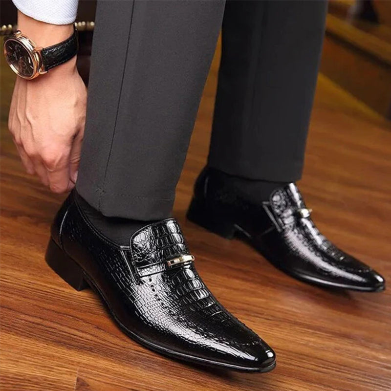 Comfortable and luxurious men's leather shoes