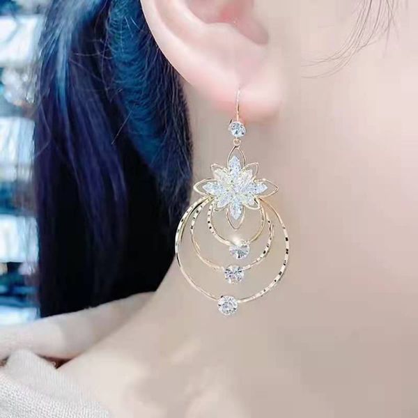 Geometric multi-layered round earrings