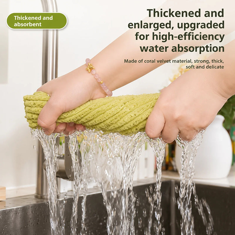 Reusable microfiber cleaning cloth roll