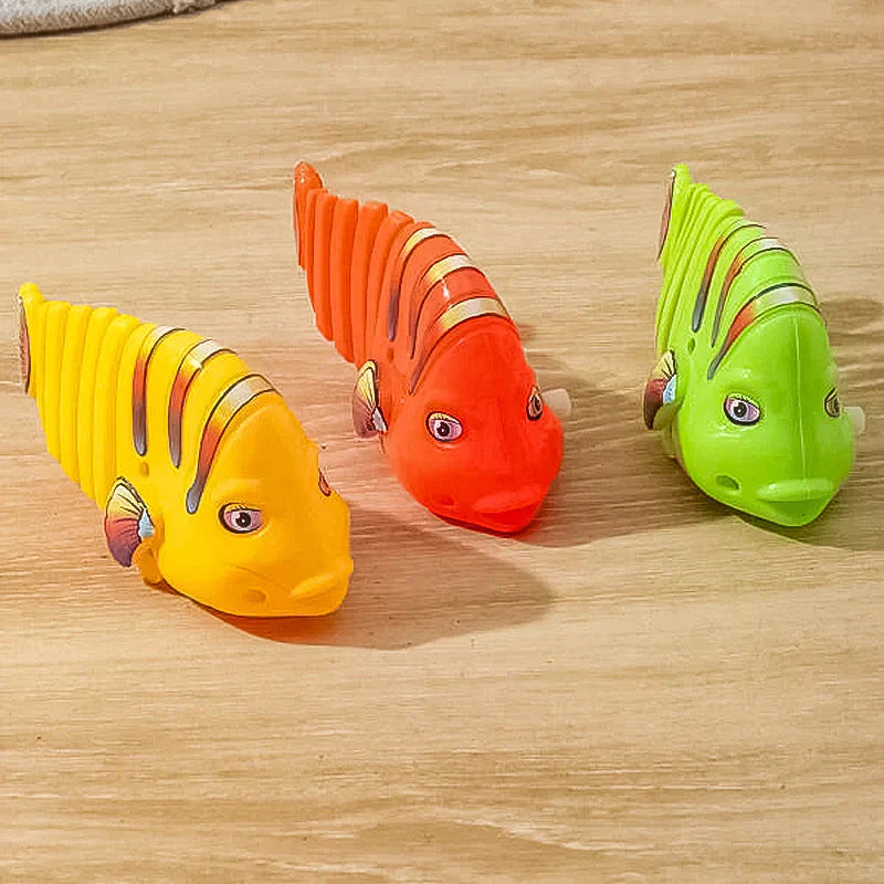 Kugel and Swinging Cartoon Fish Toys（Random Color）