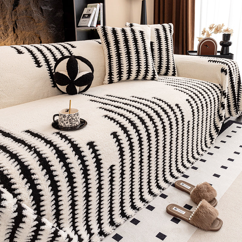 Soft, non-slip plush sofa cover – for maximum comfort 🐑🔒