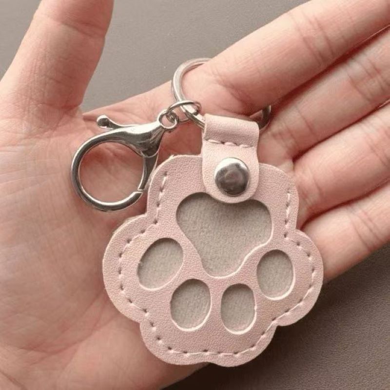 🐾Pet Paw Shaped Leather Keychain