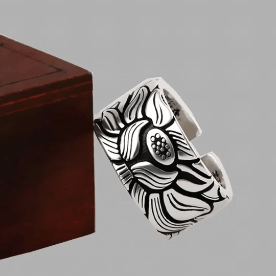 Positive Thoughts Lotus Pattern Ring