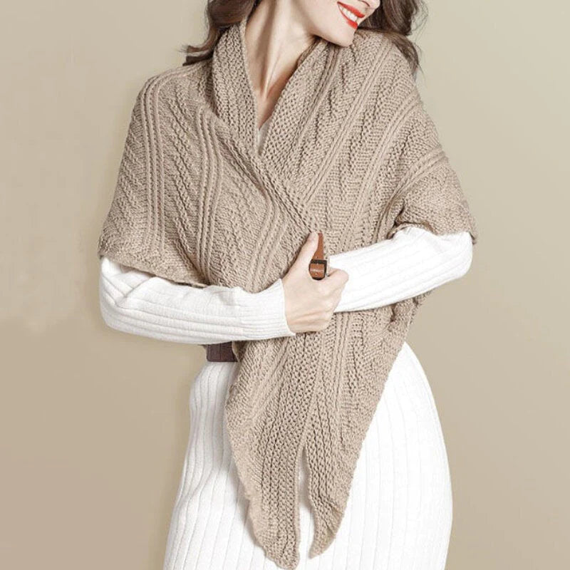 TRIANGLE KNITTED SHAWL WITH LEATHER BUCKLE