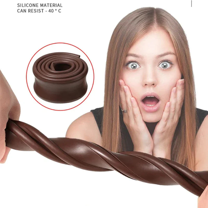 Sealing strip for the bottom of the door