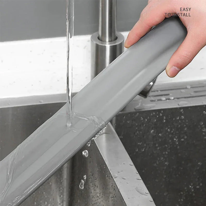 Sealing strip for the bottom of the door