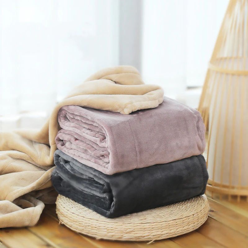 Electrically heated flannel blanket with USB charging